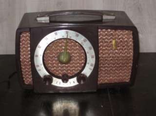 Vintage Mid Century Modern Art Deco Zenith Bakelite AM/FM Tube Radio 