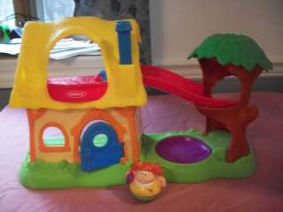 PLAYSKOOL WEEBLE WOBBLES VILLAGE HOUSE WITH SLIDE TO TREE & 2 WEEBLE 