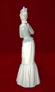 LLADRO WALKING WITH THE DOG #4893 MINT LARGE MAGNIFICENT PIECE 