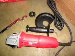 MILWAUKEE 7 AMP 4 1/2 IN SMALL ANGLE GRINDERS 6130 33  