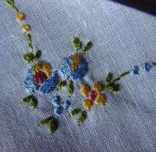 Vintage Handkerchief,Hankie~Hand Embroidery~Flowers~(b  