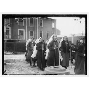 Bernadettes in procession 