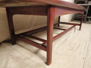 Vintage Modern Walnut Coffee Table w/ Removable Shelf (03219)n  