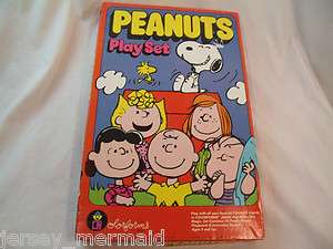   Vintage Peanuts Playset Colorforms Snoopy Charlie Brown 1971  