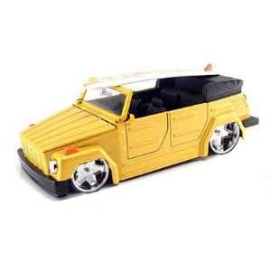  1973 VW Thing 1/24 (Mass) w/Surfboard Yellow Toys & Games