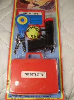 23 VINTAGE TOY SPY DETECTIVE PISTOL PLAY SETS IN BOX  