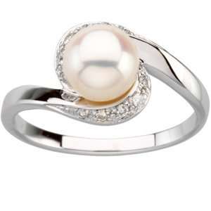 07.00 1/10 CT TW 14K White Gold Freshwater Cultured Pearl And Diamond 