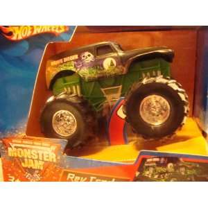 Hot Wheels Monster Jam Grave Digger REV TREDS Motorized 1/55  Toys 