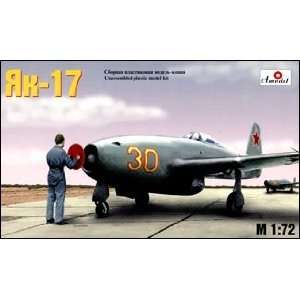   Russia   1/72 Yak17 Russian Fighter (Plastic Models) Toys & Games
