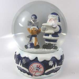  New York Yankees MLB Holiday Snow Globe