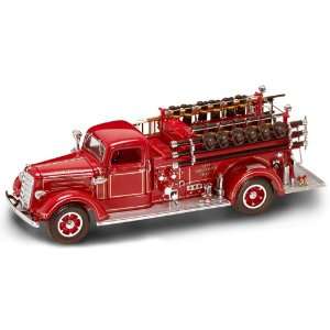  Yat Ming 1/24 1938 Mack Type 75 Fire Engine   Red Toys 