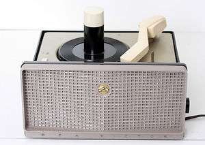 Wonderful RCA Victor Bakelite Phonograph Model 7EY1DJ  