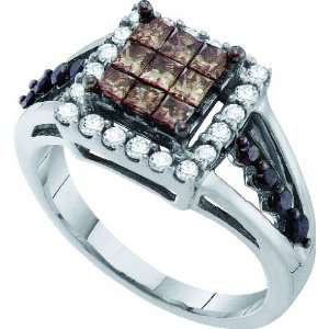 Splendid Ring Beautifully Designed in 14K White Gold, Garnished with 