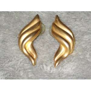    Vintage Gold Tone Art Deco Style Pierced Earrings 