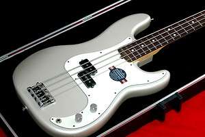 New USA Fender ® American Standard P Bass, Pearl White  