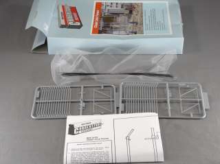   HO SCALE LOT   4 WALTHERS CHAIN LINK FENCE & TRANSFORMER BUILDING KITS