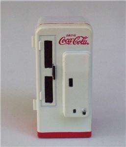 Coke Coca Cola Pop Soda Machine Garage Diorama 125 Diecast Model 