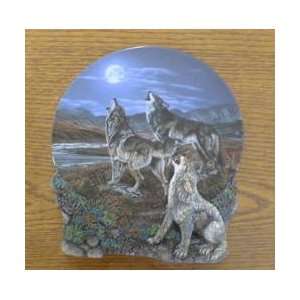  MIDNIGHT SERENADE Howling Wolf 3 D Collectors Plate 