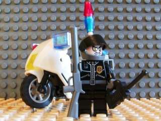  Lego POLICE MAN & MOTORCYCLE Minifig / Minifigure Cop Lego City Town 